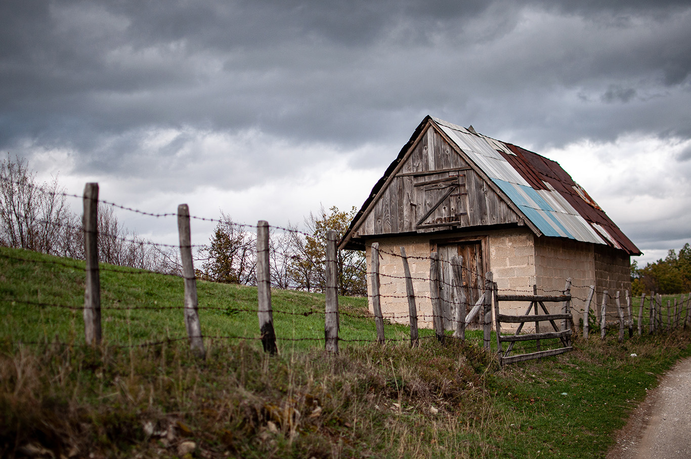 quitandtravel preeti.photography travel photography Sarajevo hiking farm old barn weathered countryside